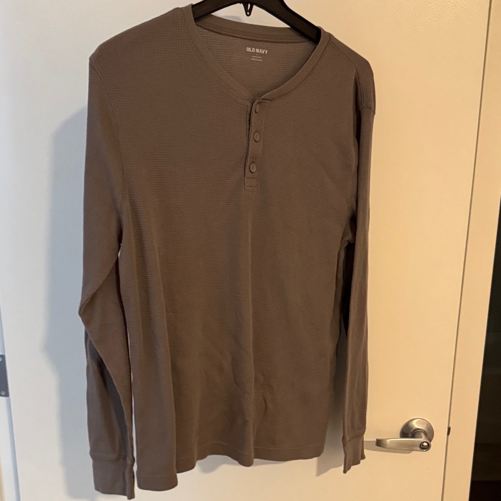 Old Navy Men's Long-Sleeve Waffle Henley in Taupe